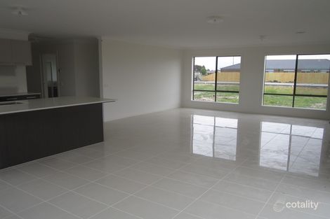 Property photo of 92 Linsell Boulevard Cranbourne East VIC 3977