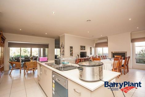 Property photo of 40 Eucumbene Drive Berwick VIC 3806