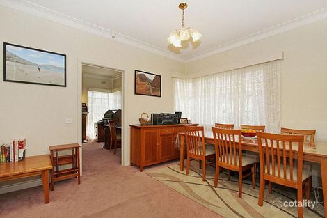 Property photo of 18 Wickham Grove Strathmore VIC 3041