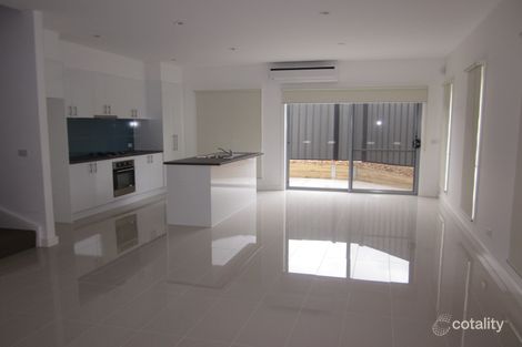 Property photo of 22 Daymar Circuit Craigieburn VIC 3064