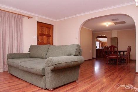 Property photo of 23 Flinders Crescent Hackham SA 5163