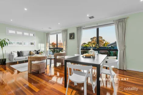 Property photo of 19 Sunview Place Berwick VIC 3806