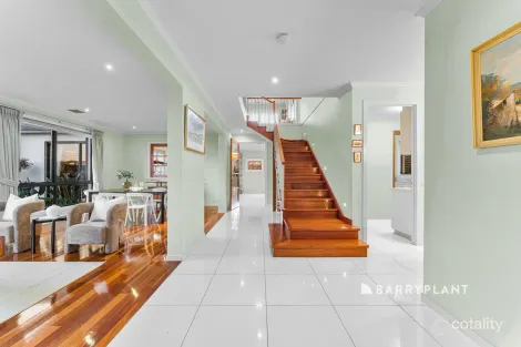 Property photo of 19 Sunview Place Berwick VIC 3806
