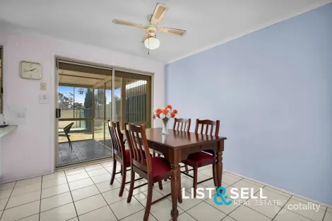 Property photo of 22B Azalea Place Macquarie Fields NSW 2564
