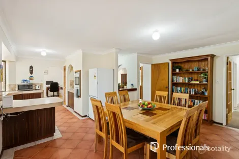 Property photo of 5 Maru Way Lesmurdie WA 6076