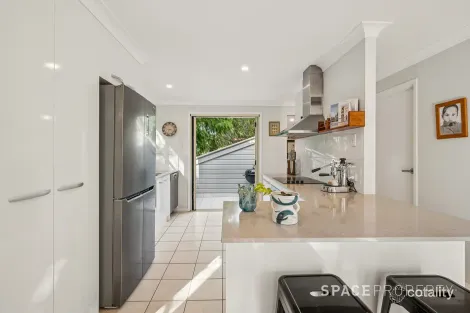 Property photo of 1/24 Oxford Terrace Taringa QLD 4068