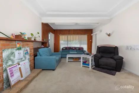 Property photo of 5 Hall Crescent Tarro NSW 2322