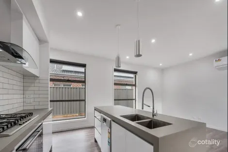 Property photo of 2/3 Courtyard Way Roxburgh Park VIC 3064
