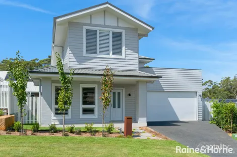 4 Brookwater Cres, Mollymook Beach, NSW 2539