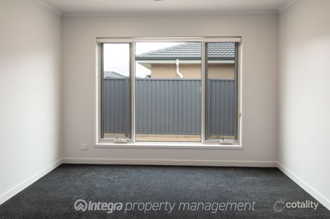 Property photo of 11 Cavan Grove Alfredton VIC 3350
