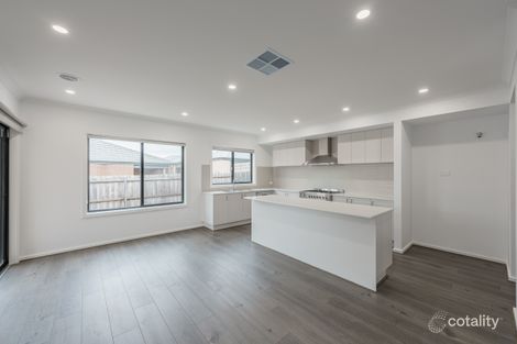 10 Henbury St, Cranbourne North, VIC 3977