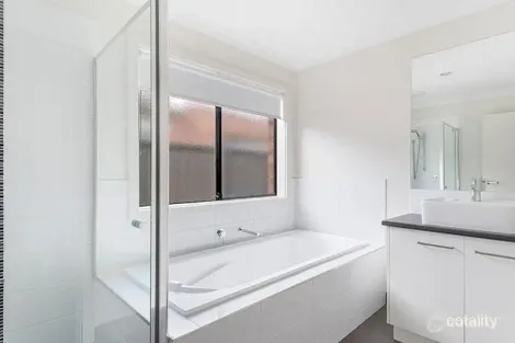 Property photo of 30 Jupiter Crescent Cranbourne West VIC 3977