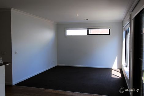 Property photo of 33/17 Golden Elm Way Lyndhurst VIC 3975