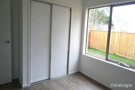 Property photo of 35 Broadbeach Circuit Point Cook VIC 3030