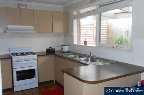 Property photo of 18 Lantana Drive Narre Warren VIC 3805
