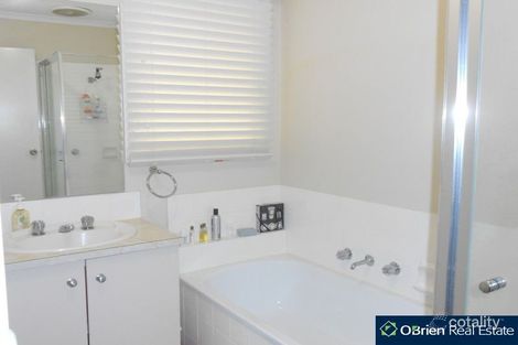 Property photo of 18 Lantana Drive Narre Warren VIC 3805