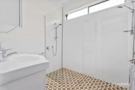 Property photo of 22 Allden Avenue Labrador QLD 4215