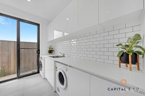 Property photo of 14 Sugarcane Street Mickleham VIC 3064