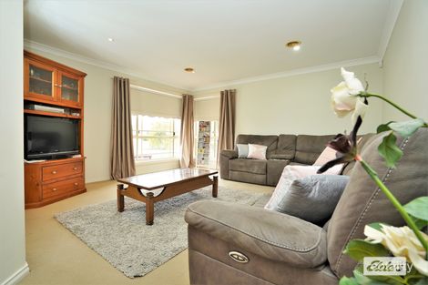 Property photo of 5 Dunvarleigh Crescent Griffith NSW 2680
