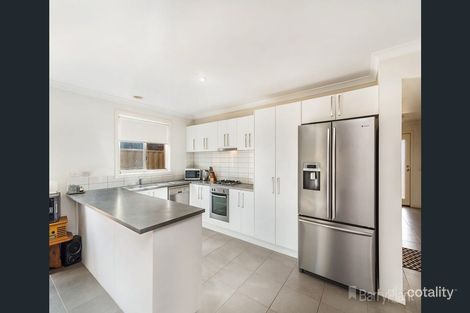 Property photo of 15 Pauline Way Kilmore VIC 3764