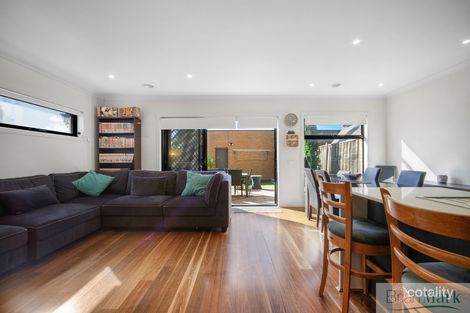 Property photo of 1 Cottonfield Way Tarneit VIC 3029