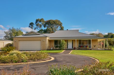 17 NOTTINGHAM CT, DROUIN, VIC 3818