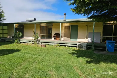 35 NORTH STATION RD, WALLAN, VIC 3756