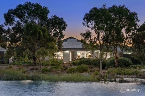 Property photo of 8 Mulga Lane Waterways VIC 3195