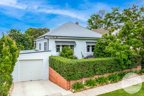 76 Macleay St, Turvey Park, NSW 2650