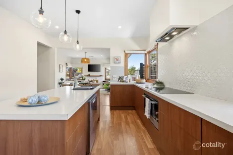 Property photo of 211 Dowling Street Wendouree VIC 3355