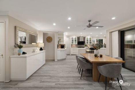 Property photo of 12 Woodland Carindale QLD 4152