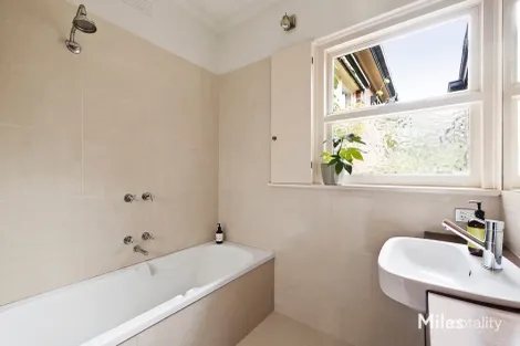 Property photo of 202 The Boulevard Ivanhoe East VIC 3079