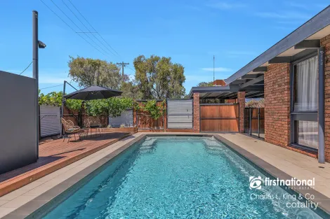 Property photo of 10 Hicks Crescent Echuca VIC 3564