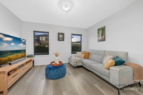 Property photo of 15 Waragreen Walk Mickleham VIC 3064