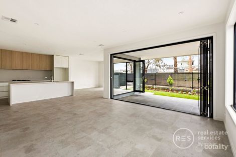 Property photo of 2 Lightwood Way Doncaster VIC 3108
