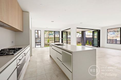 Property photo of 2 Lightwood Way Doncaster VIC 3108