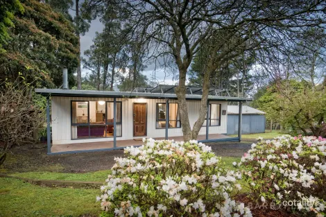 Property photo of 2 Jeanne Street Cockatoo VIC 3781