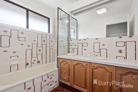 Property photo of 4 Strathmore Crescent Hoppers Crossing VIC 3029