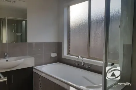 Property photo of 70 Swindale Way Clyde North VIC 3978