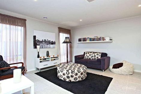 Property photo of 4 Ashbury Grove Hillside VIC 3037