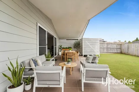 Property photo of 6 Treetops Street Yarrabilba QLD 4207