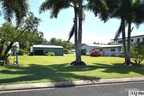 15 TAYLOR ST, KURRIMINE BEACH, QLD 4871