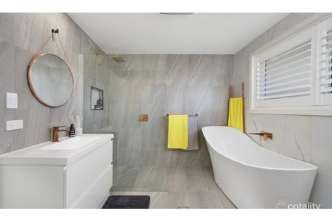 Property photo of 1 Merideth Place Green Point NSW 2251