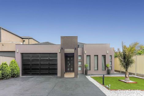 Property photo of 33 Colchester Circuit Roxburgh Park VIC 3064