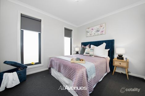 Property photo of 30 Queenie Way Cranbourne West VIC 3977