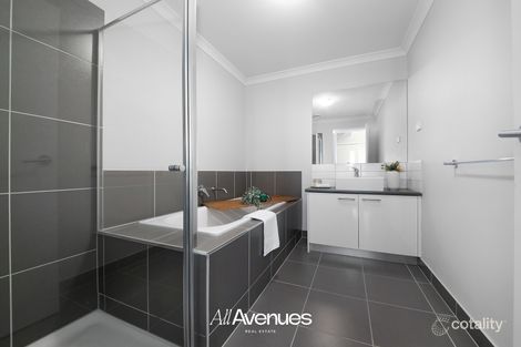 Property photo of 30 Queenie Way Cranbourne West VIC 3977