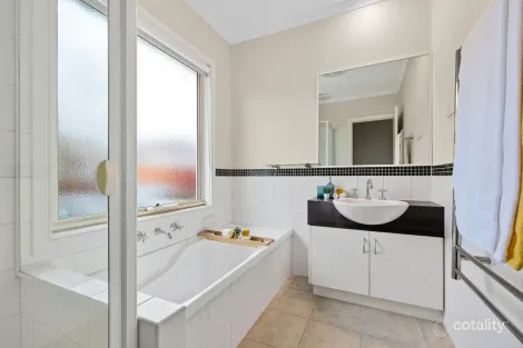 Property photo of 11/11-15 The Deviation Wheelers Hill VIC 3150