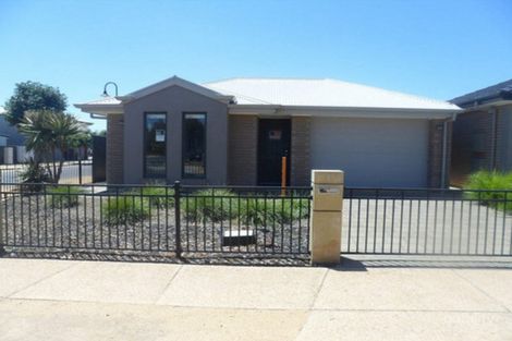 1 Jindabyne St, Andrews Farm, SA 5114