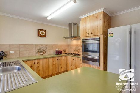 Property photo of 18 Banksia Crescent Hoppers Crossing VIC 3029