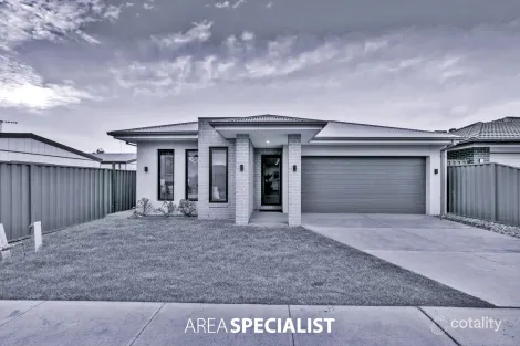 Property photo of 3 Revelstoke Crescent Pakenham VIC 3810